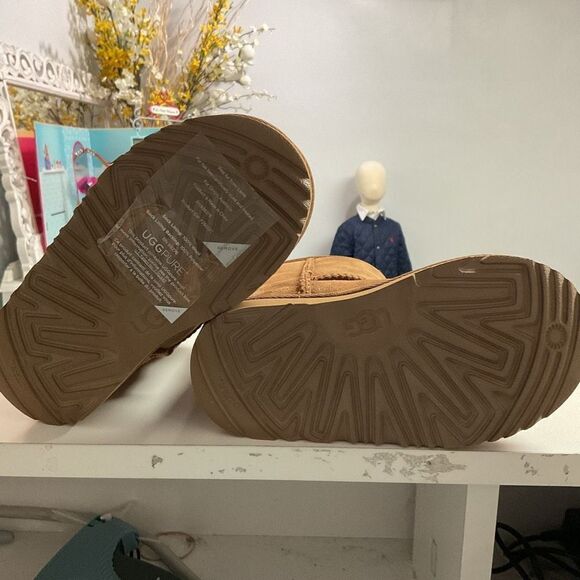 UGG Toddlers Classic II Boot Size 9 - Picture 5 of 5